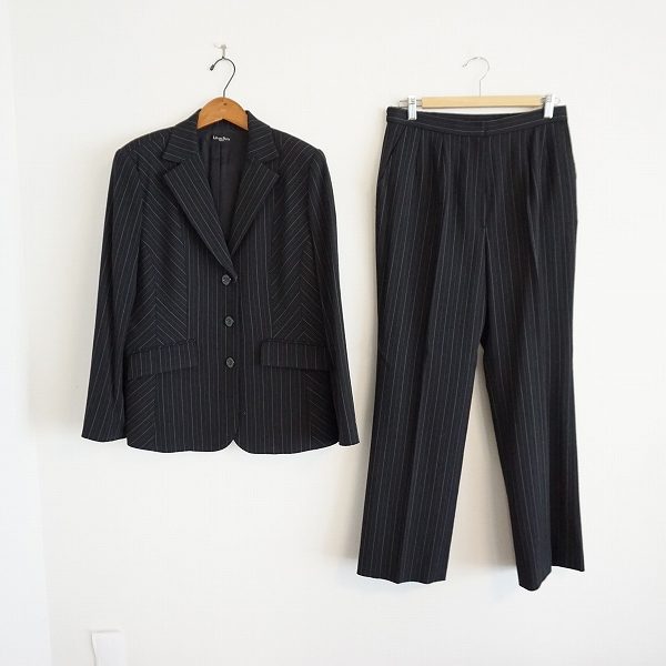 シンプルな黒がお洒落なリリアンビューティのパンツスーツをお買取