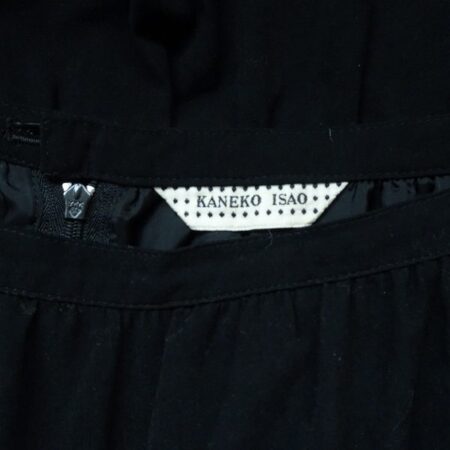 買取したカネコイサオのフリルスカートのタグ