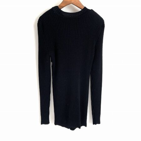 買取したレオナールのスカーフ柄プリント付きニットのバックデザイン 買取したレオナールのスカーフ柄プリント付きニットのバックデザイン