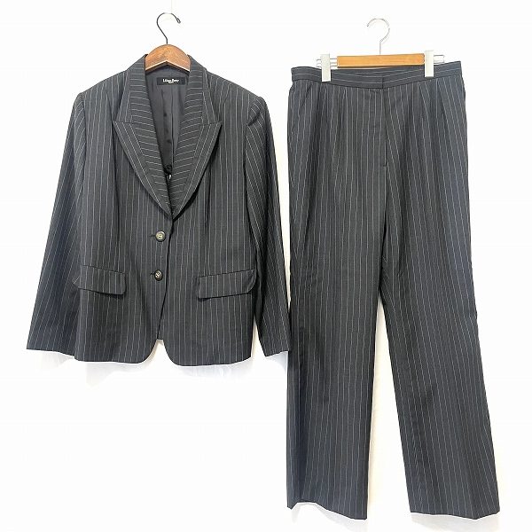 ストライプ柄がクールなリリアンビューティのパンツスーツをお買取