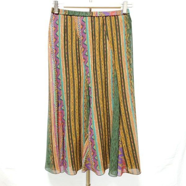 華やかな色合いが目を引くユキコハナイのスカートをお買取