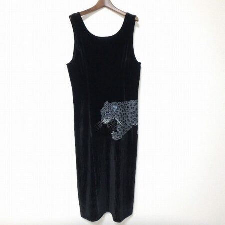 ヒョウが目を引くイタリヤのワンピース