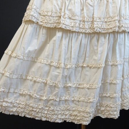 買取したピンクハウスのレースワンピースの裾部分 買取したピンクハウスのレースワンピースの裾部分