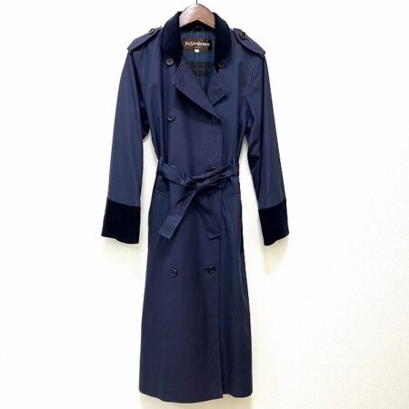 紺色がクールなイヴサンローランのコート
