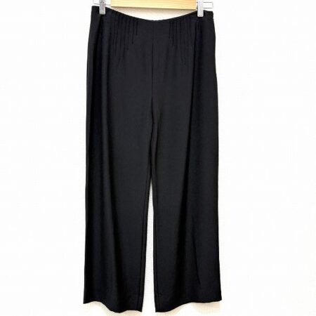 黒色が大人の魅力なヴァレンティノのパンツ