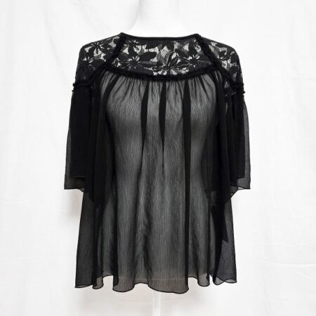 花柄が可愛く黒がお洒落なヴィヴィアンタムのブラウス