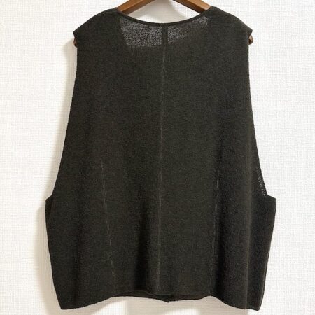 買取したビスケービーシーアミのニットベストのバックデザイン