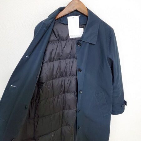 買取したマーガレットハウエルのステンカラーコートと付属のダウンを合わせて着た写真