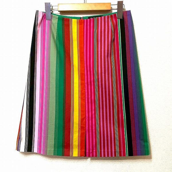 カラフルな色合いがお洒落なエトロのスカートをお買取りしました