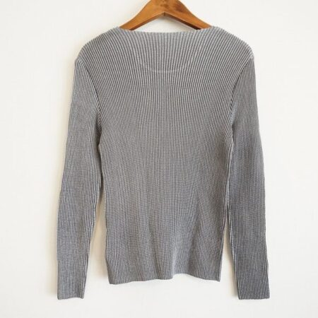 買取したグレーのプリーツトップスバックデザイン 買取したグレーのプリーツトップスバックデザイン