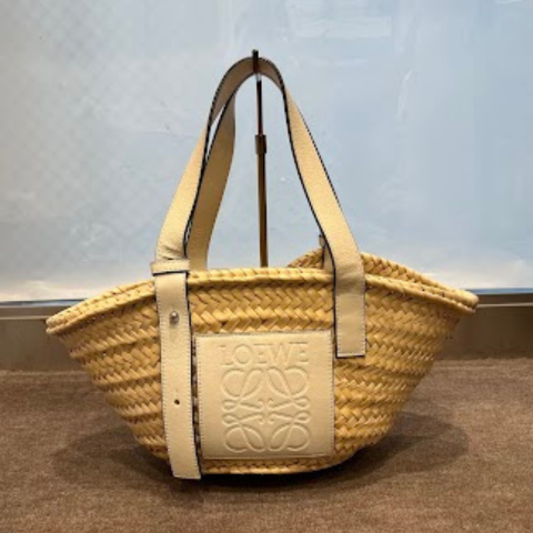 夏らしいロエベのバスケットバッグをお買取しました