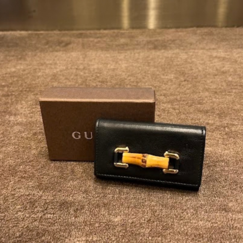 GUCCIのバンブーが映えるクラシカルなキーケース